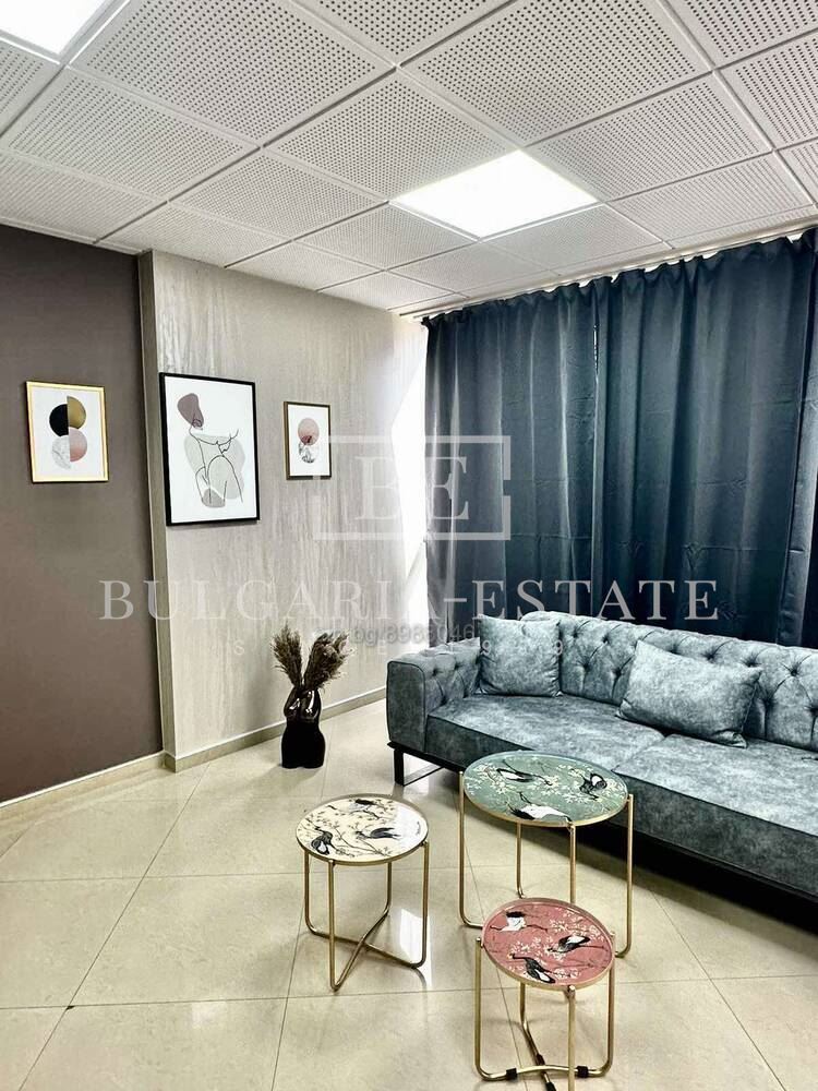 🏢 Spacious Two Bedroom Apartment with South Exposure and Convenient Location 🏢 - 0