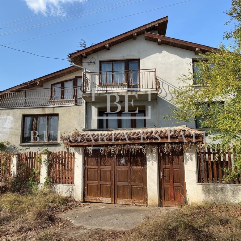 Страхотна къща в село Крумово, област Варна, 4 спални, камина, голям двор, постройки - 0