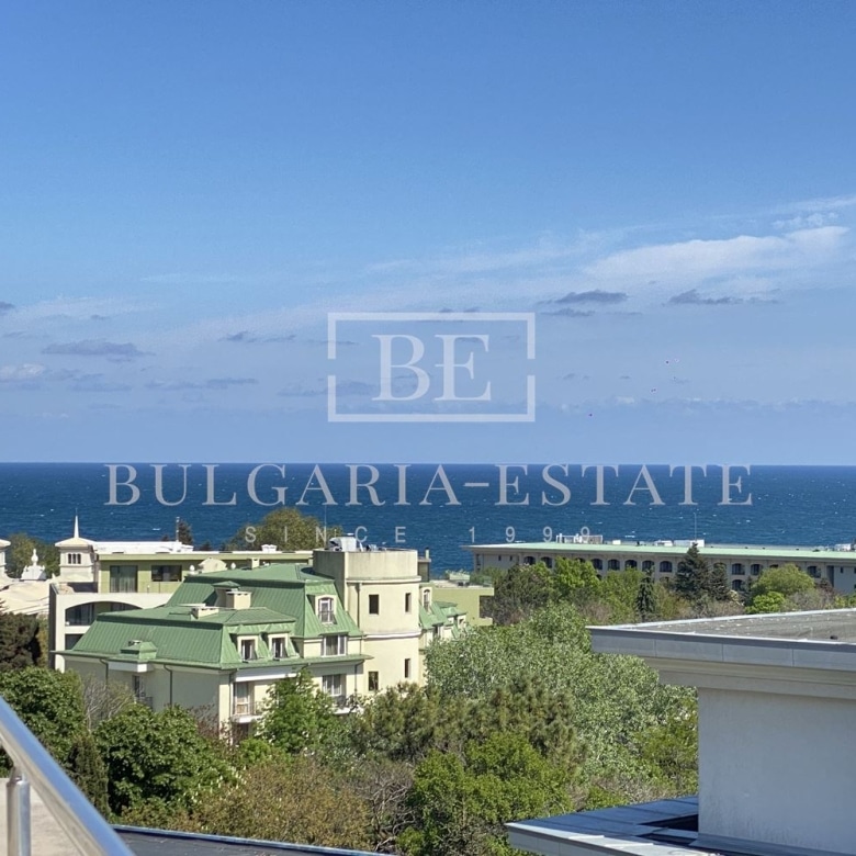Тристаен апартамент с огромен дневен тракт и морска панорама - Св Св Константин и Елена - 0
