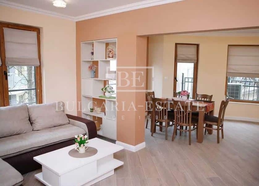 One bedroom apartment 82sq.m - top Center with garage ! - 0