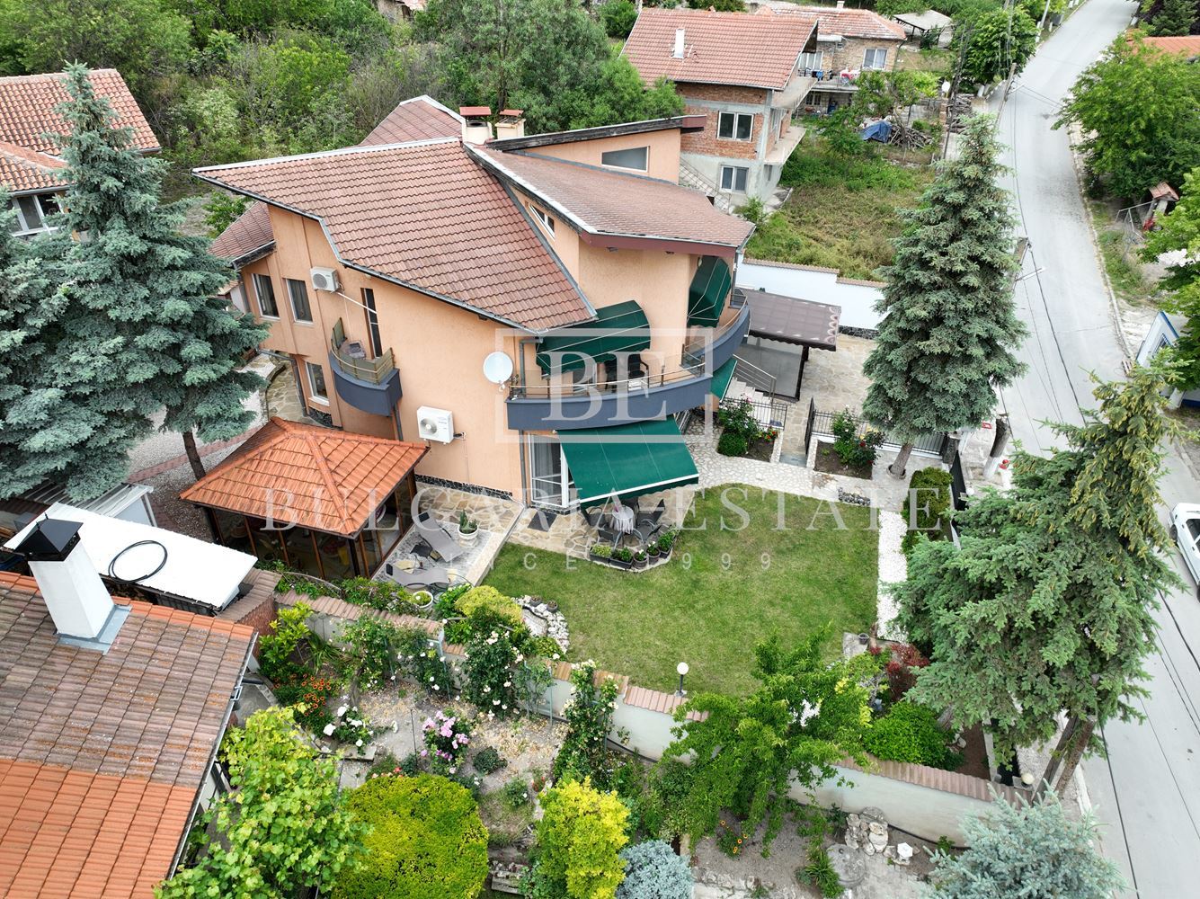 🏡🌿 Роскошный дом с двором в деревне Рогачево - всего в 10 минутах от пляжей Албены! 🌞🏖️ - 0