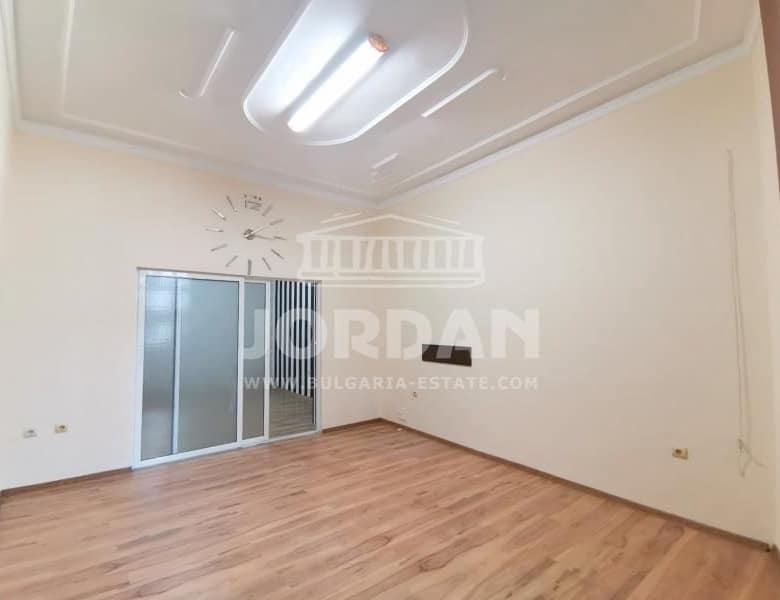 Office for rent in an office building gr. Varna - Centre 75m² - 0