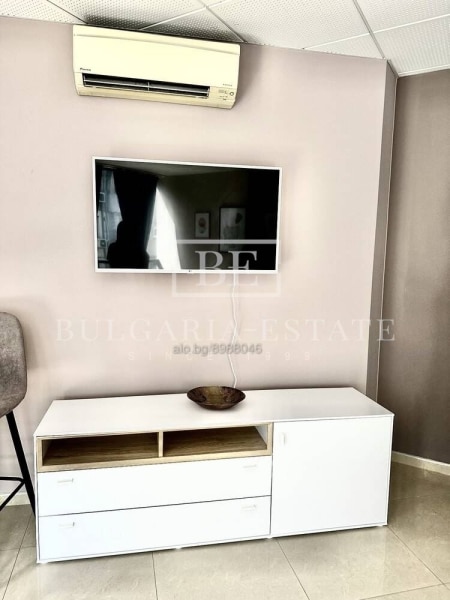 🏢 Spacious Two Bedroom Apartment with South Exposure and Convenient Location 🏢 - 0