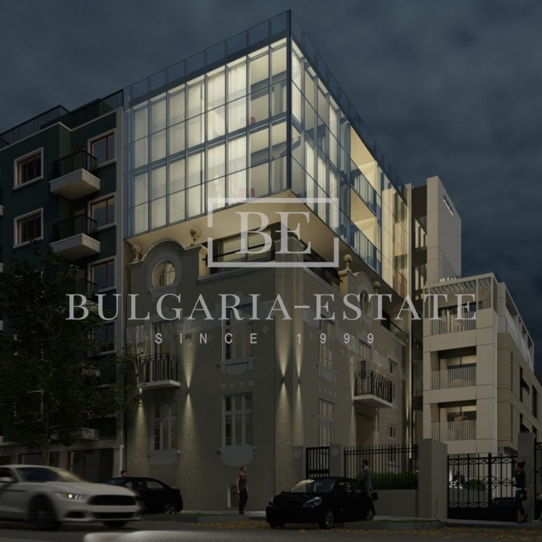 Тристаен апартамент в уникална сграда, в сърцето на гр. Варна, 186 кв.м. - 0