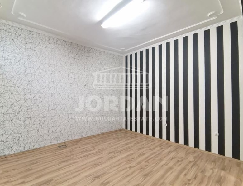 Office for rent in an office building gr. Varna - Centre 75m² - 0
