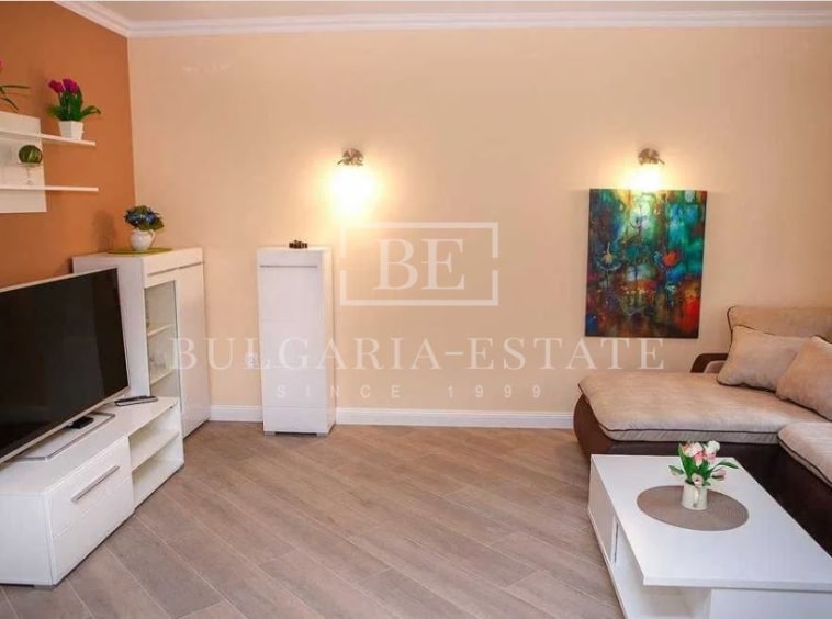 One bedroom apartment 82sq.m - top Center with garage ! - 0
