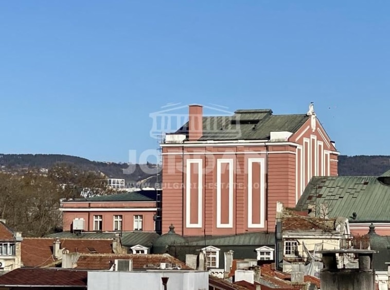 Продажба 3-стаен с покривна тераса гр. Варна - Операта 150m² - 0