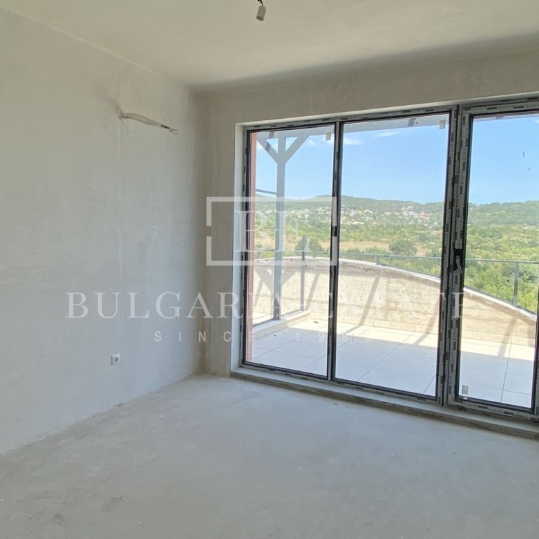 BULGARIA-ESTATE for sale 3-bedroom apartment on the top floor with amazing sea view - 0