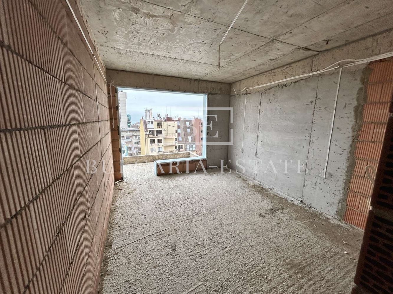 Four bedroom apartment in the center of town. Varna!! - 0