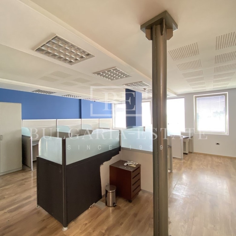 Vacant office space in an office building including all monthly expenses, TELEVISION, INTERNET, CAFE AND WATER, TOP LOCATION - 0