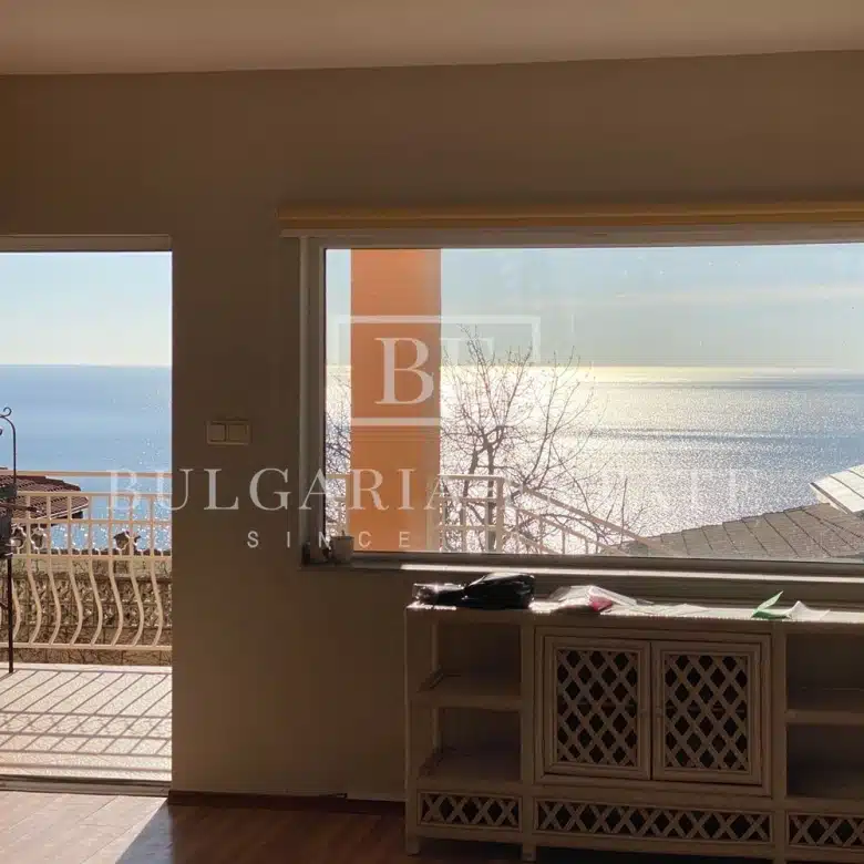 🌊 2-bedroom apartment in luxury house, large veranda with sea view, yard, parking space - 0