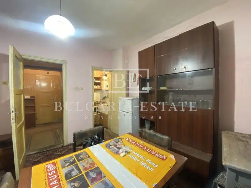 Two bedroom apartment for renovation, sq. Chattalja, gr. Varna, 80 sq.m., renovated - 0