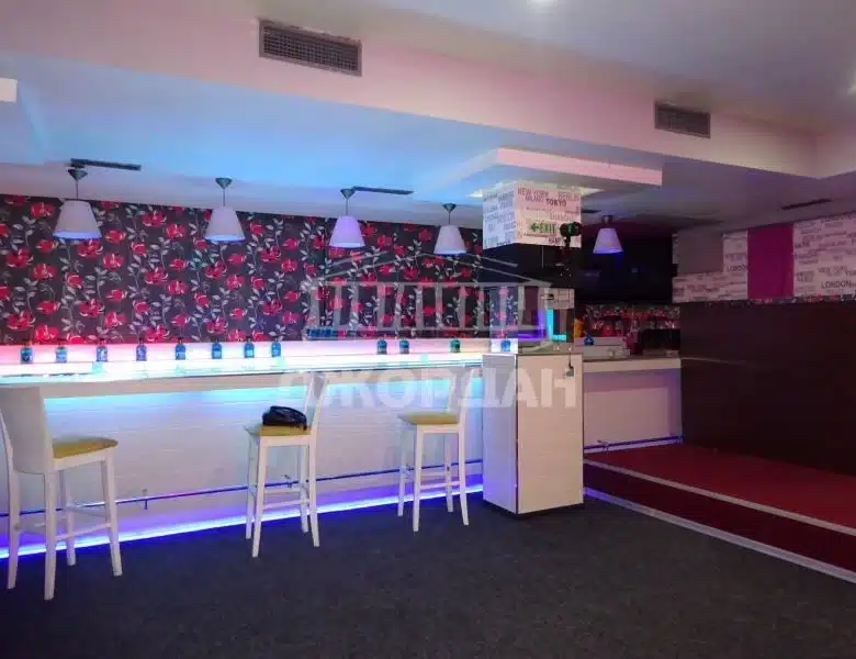 Ресторан - статус Piano-bar - 205 кв.м., Центр, гр. Варна, с оборудованием, земельным участком и парковочным местом - 0