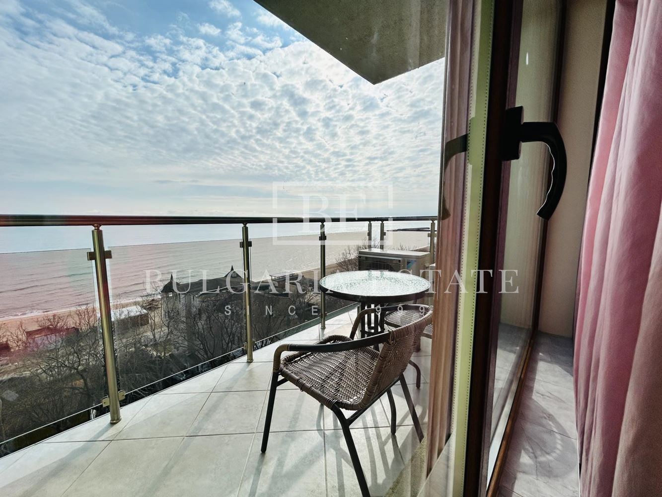 Солнечная двухкомнатная квартира с потрясающим видом на море! - 0