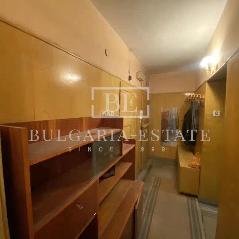 Two bedroom apartment for renovation, sq. Chattalja, gr. Varna, 80 sq.m., renovated - 0