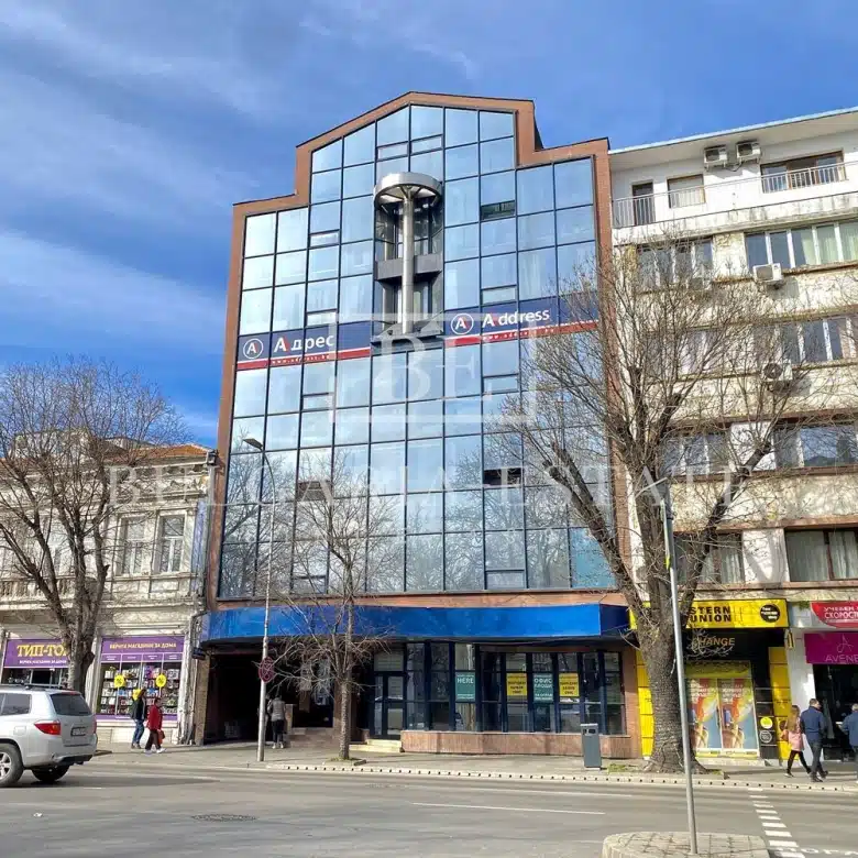 Офис 110 кв.м. Варна, Центр, бул. Мария Луиза 9, первый этаж, оборудованное отделение банка - 0