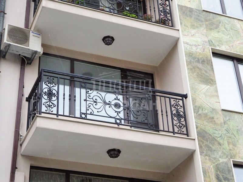Тристаен апартамент в центъра на гр. Варна, до входа на Летния Театър, ул. Македония, Музикалното - 0