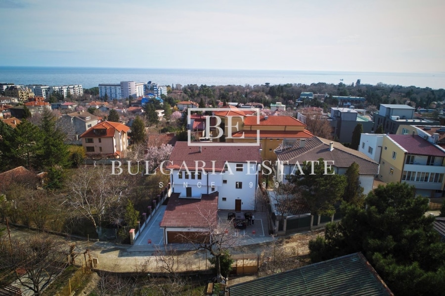 Detached house with yard, garage, amazing sea view, in mt. 614 sq. m., 3 floors - 0