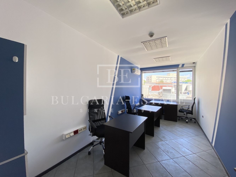 Vacant office space in an office building including all monthly expenses, TELEVISION, INTERNET, CAFE AND WATER, TOP LOCATION - 0