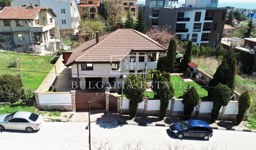 House 240 sqm - Evksinograd - 0