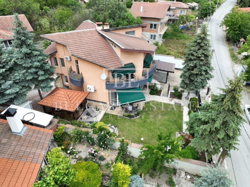 Luxury house with yard in the village of Rogachevo - just 10 minutes from the beaches of Albena! - 0