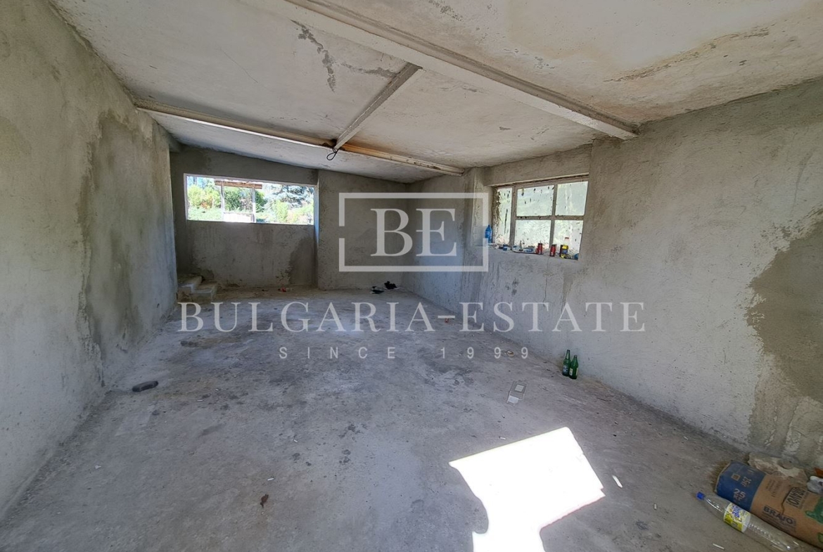 House in the village of Chernevo on two floors - 1100 sq.m. yard / 30 km from Varna - 0