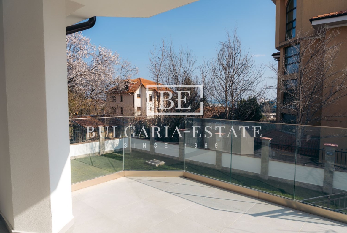 Detached house with yard, garage, amazing sea view, in mt. 614 sq. m., 4 floors - 0