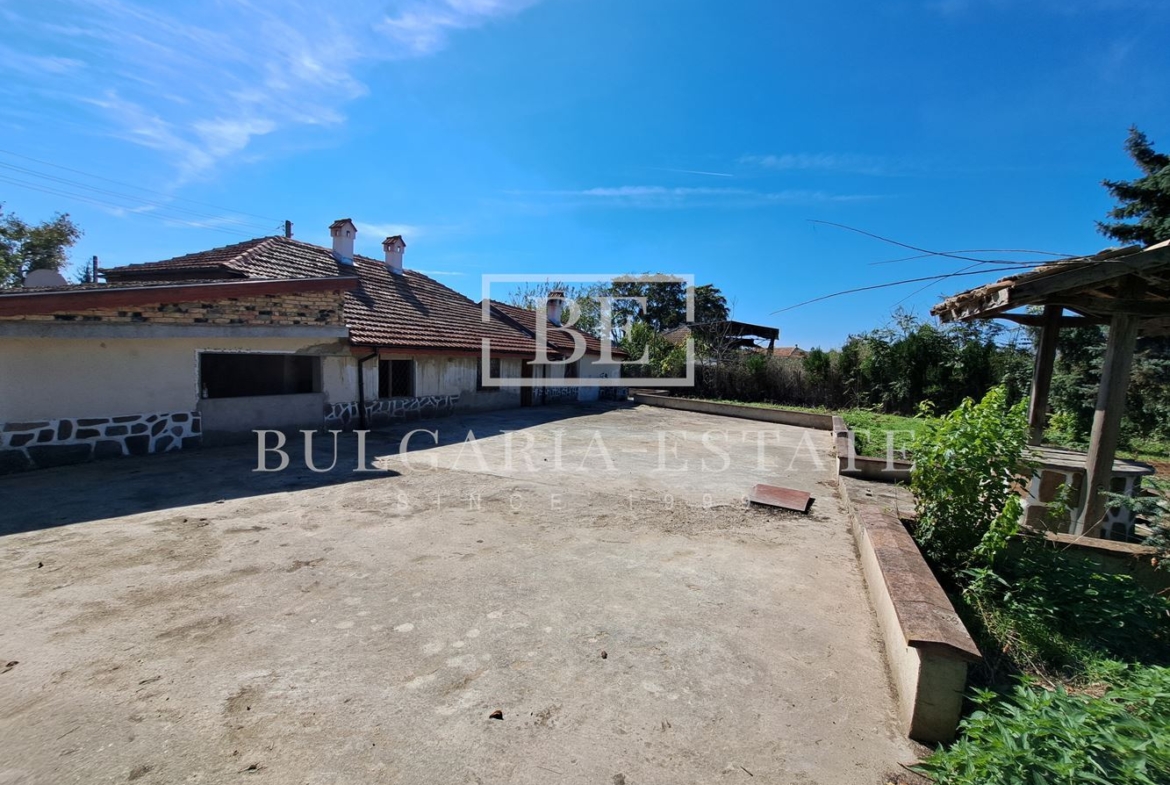 House in the village of Chernevo on two floors - 1100 sq.m. yard / 30 km from Varna - 0