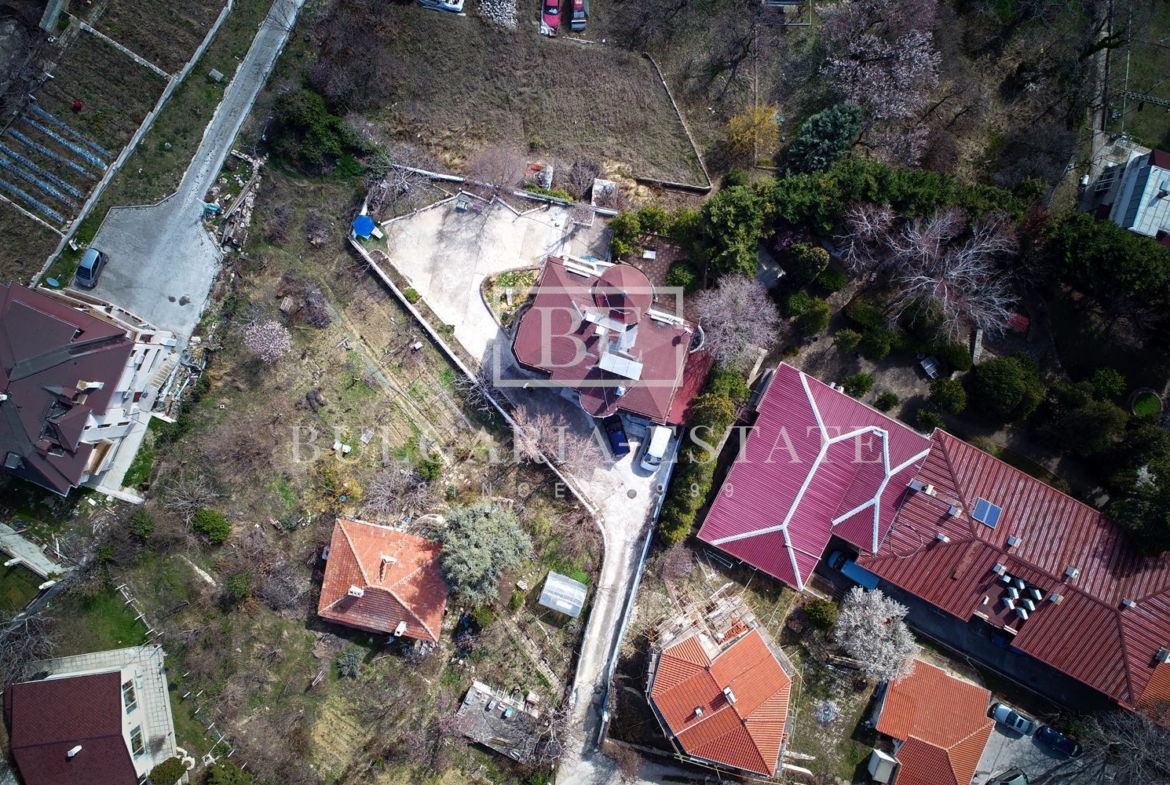 Vierstöckiges Haus mit unverbaubarer Aussicht ! - 0