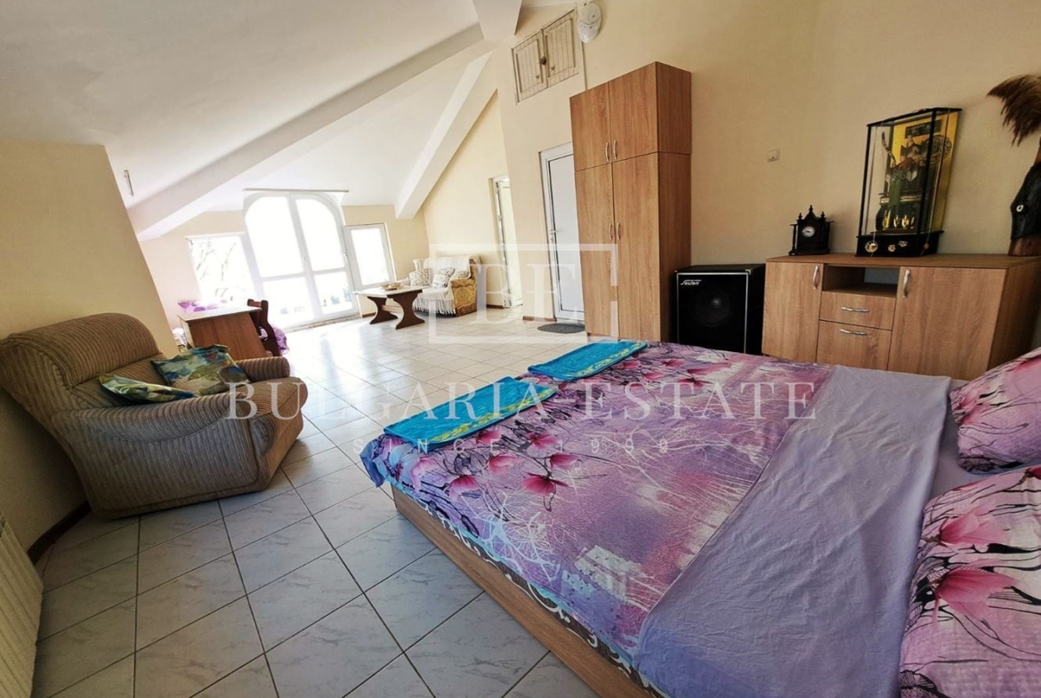 Vierstöckiges Haus mit unverbaubarer Aussicht ! - 0