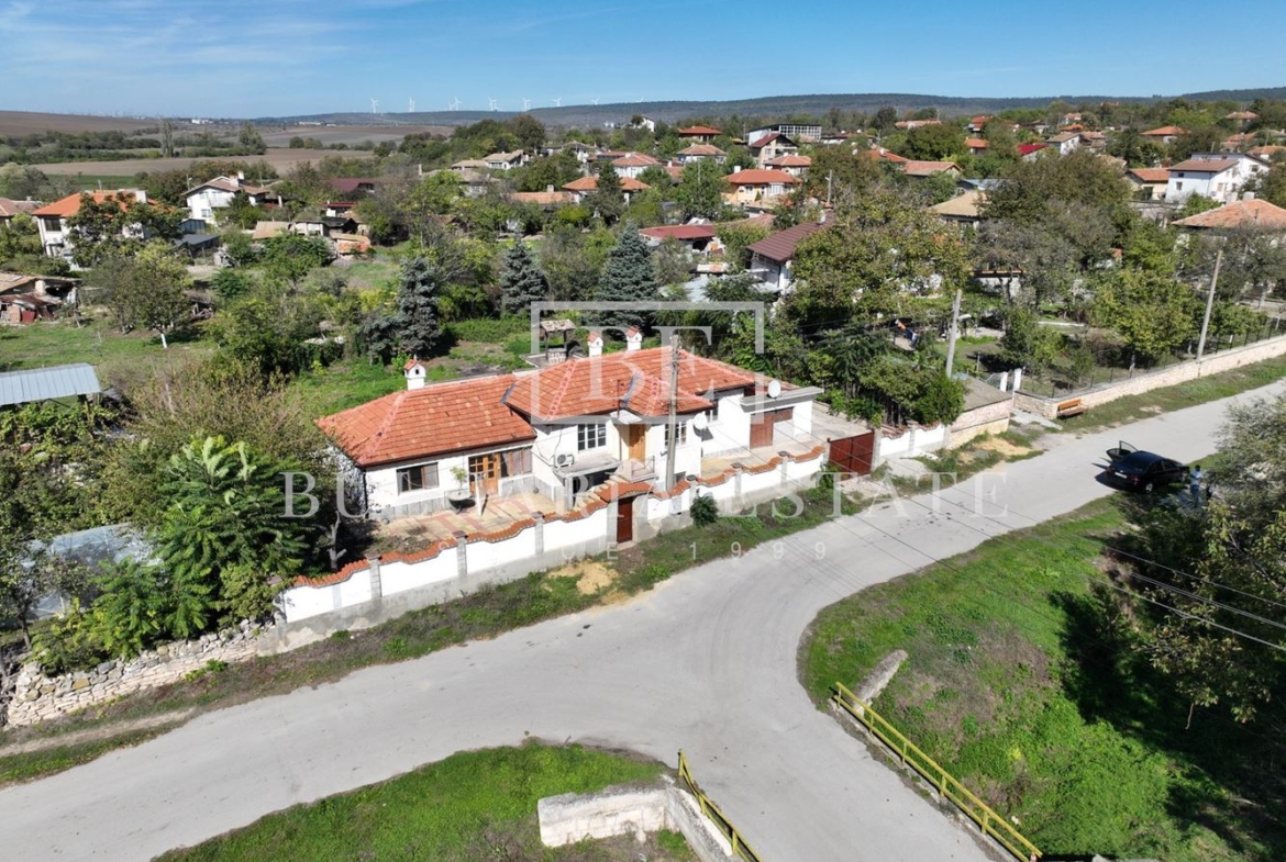 House in the village of Chernevo on two floors - 1100 sq.m. yard / 30 km from Varna - 0