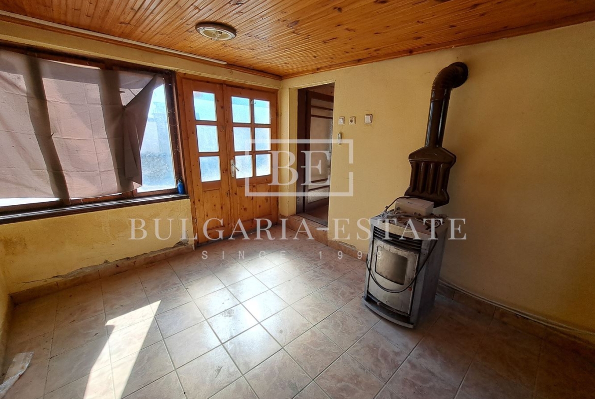 House in the village of Chernevo on two floors - 1100 sq.m. yard / 30 km from Varna - 0