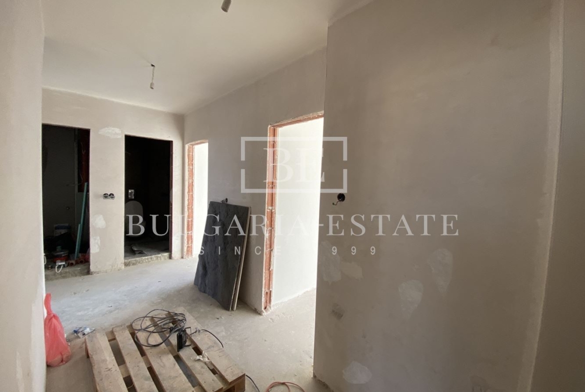 Wohnung mit vier Schlafzimmern und zwei Parkplätzen - St. Konstantin und Helena - 0
