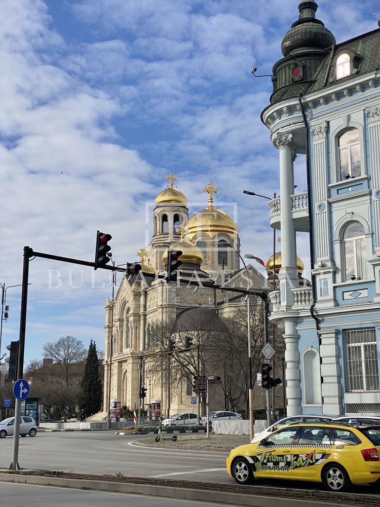 Свободен етаж в бизнес център - бул. Мария Луиза 9, на метри от Катедралата и Община Варна - 0