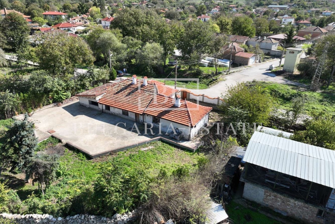 House in the village of Chernevo on two floors - 1100 sq.m. yard / 30 km from Varna - 0