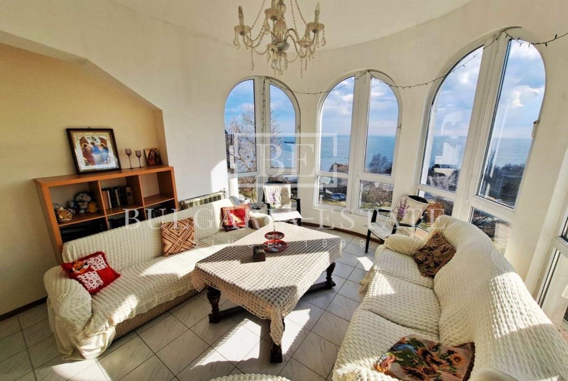 Vierstöckiges Haus mit unverbaubarer Aussicht ! - 0