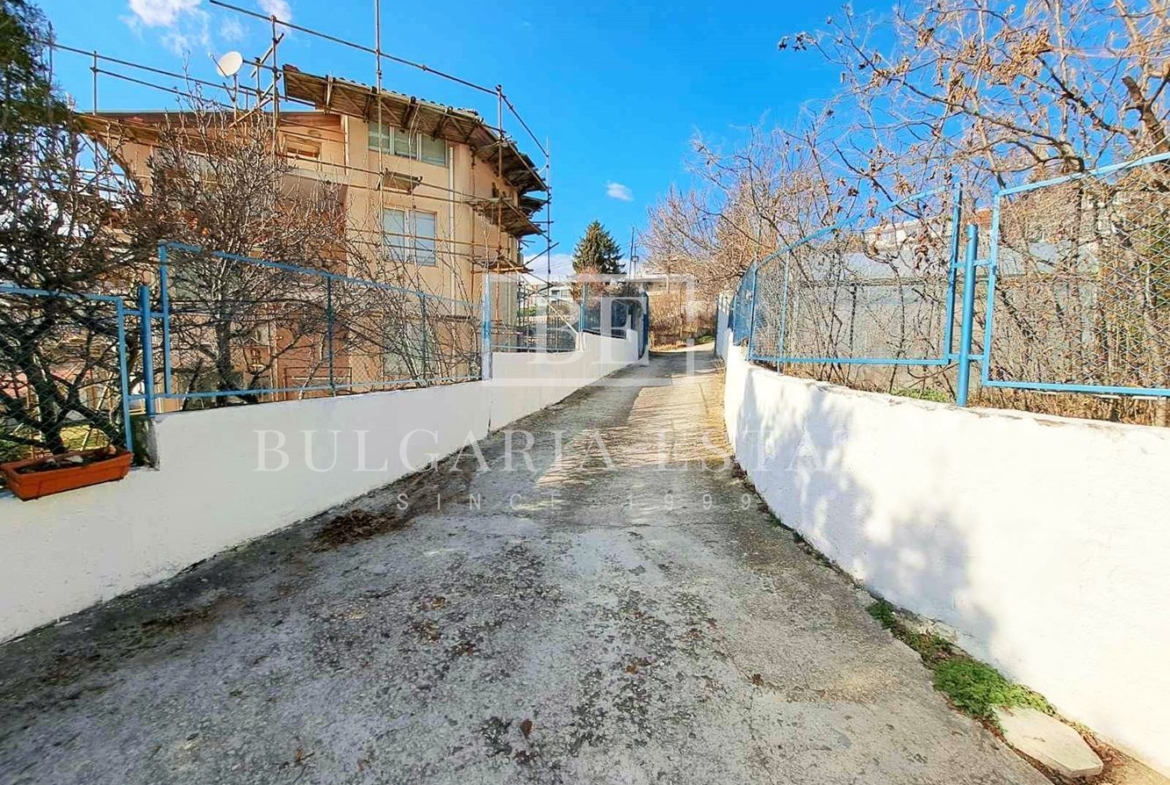 Vierstöckiges Haus mit unverbaubarer Aussicht ! - 0