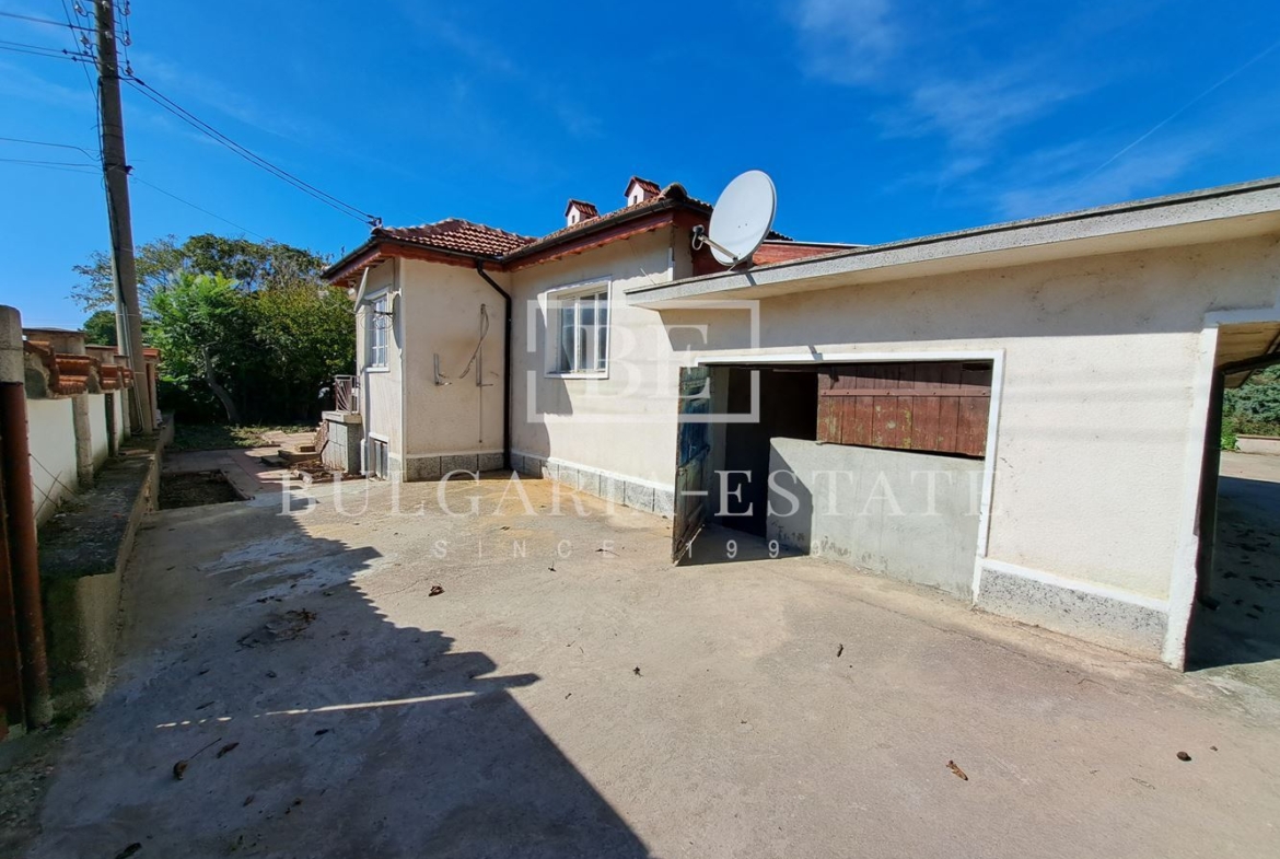 House in the village of Chernevo on two floors - 1100 sq.m. yard / 30 km from Varna - 0