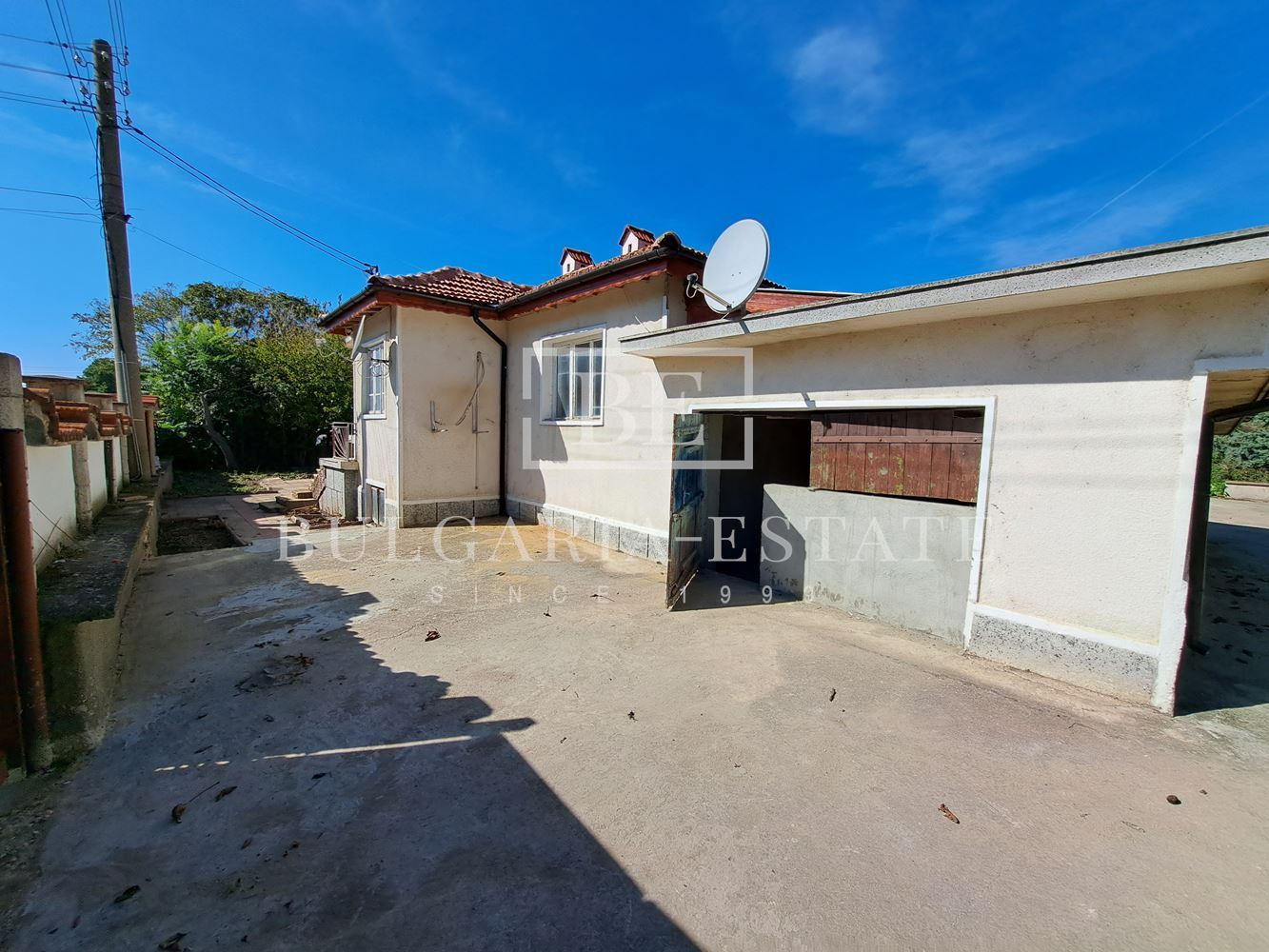 House in the village of Chernevo on two floors - 1100 sq.m. yard / 30 km from Varna - 0