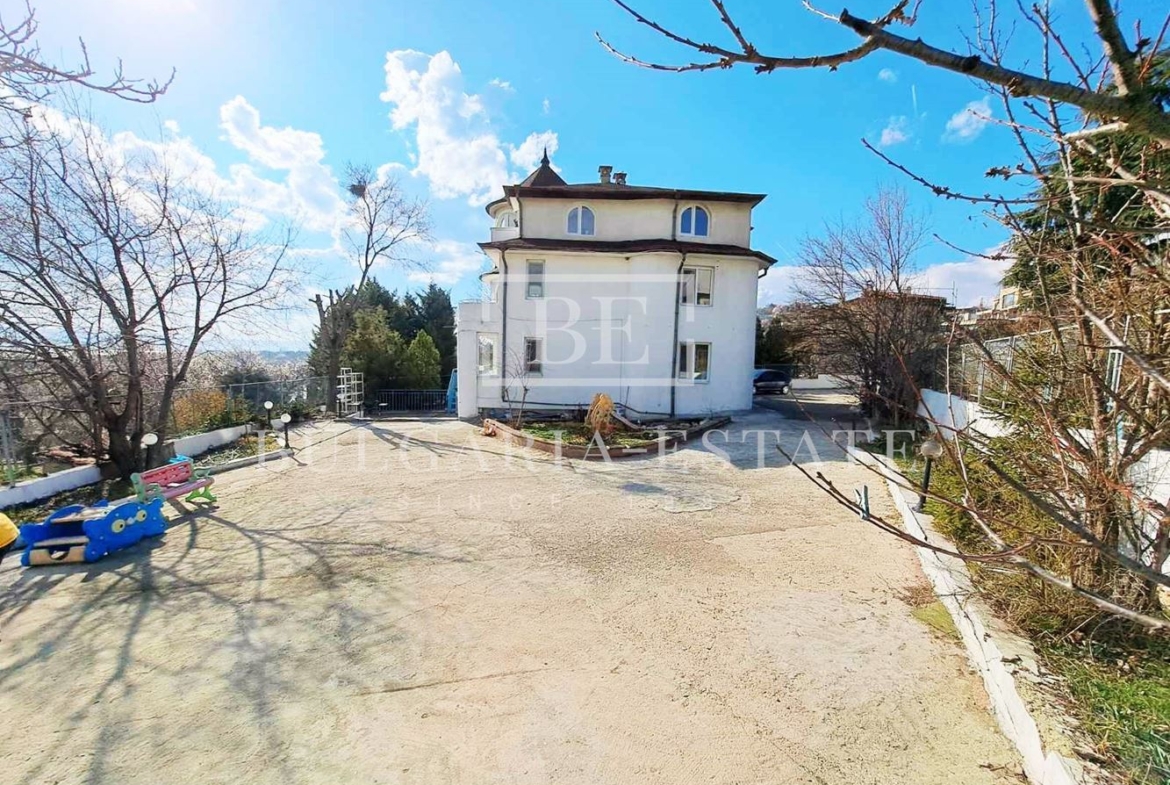 Vierstöckiges Haus mit unverbaubarer Aussicht ! - 0