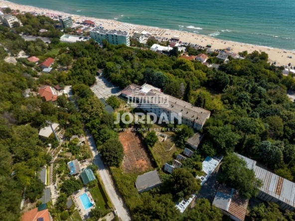 Парцел за застрояване, хотел, м-т Кабакум, 10650 км.м., ток, вода, постройка - 0