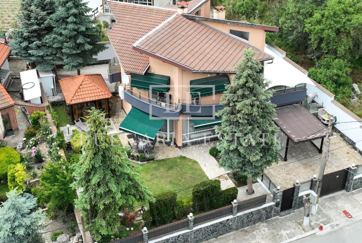 Luxury house with yard in the village of Rogachevo - just 10 minutes from the beaches of Albena! - 0