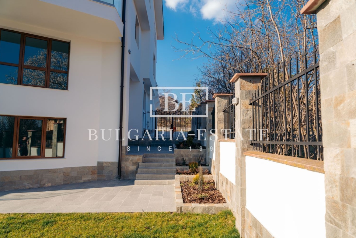 Detached house with yard, garage, amazing sea view, in mt. 614 sq. m., 4 floors - 0