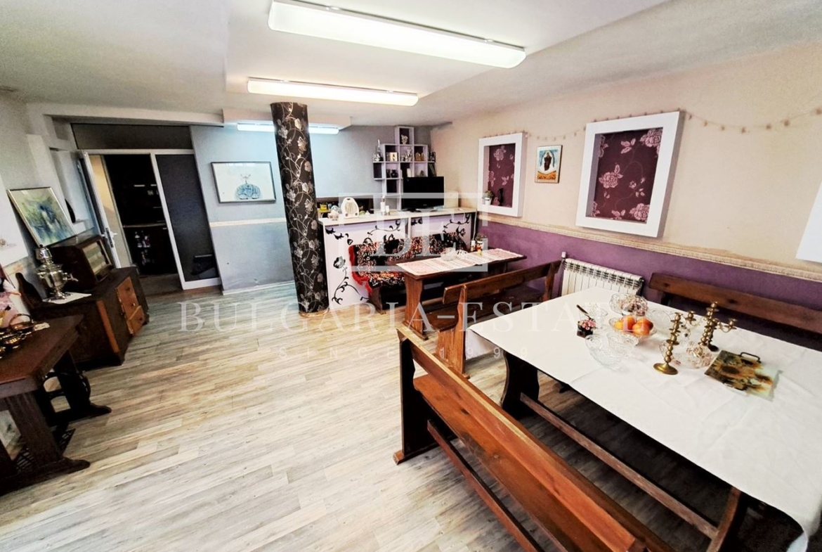 Vierstöckiges Haus mit unverbaubarer Aussicht ! - 0