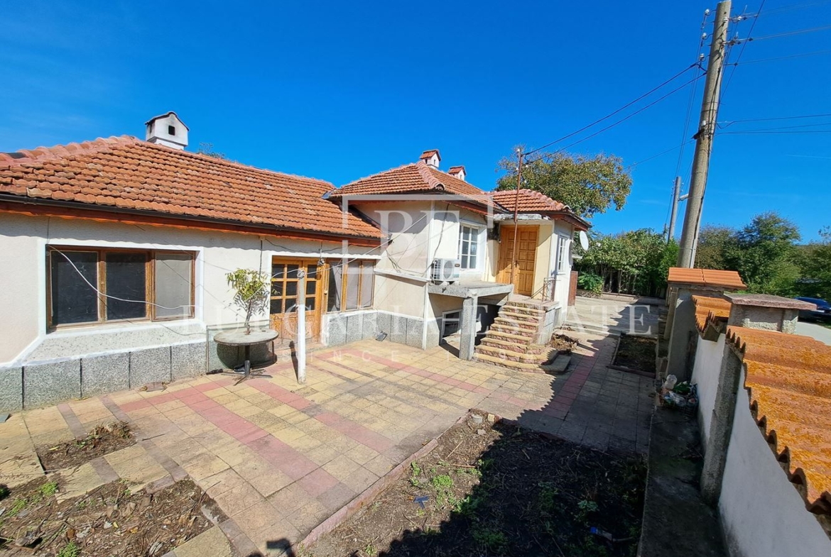 House in the village of Chernevo on two floors - 1100 sq.m. yard / 30 km from Varna - 0