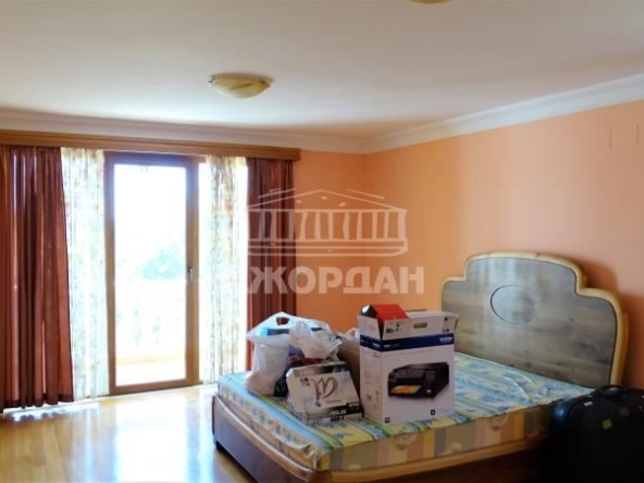 Къща на 4 етажа с панорамна гледка, 1250м2 РЗП, 600м2 двор, Траката - 0