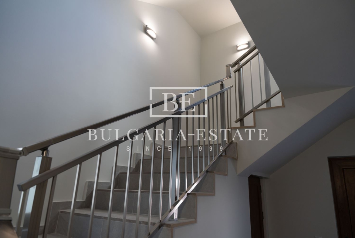 Detached house with yard, garage, amazing sea view, in mt. 614 sq. m., 4 floors - 0