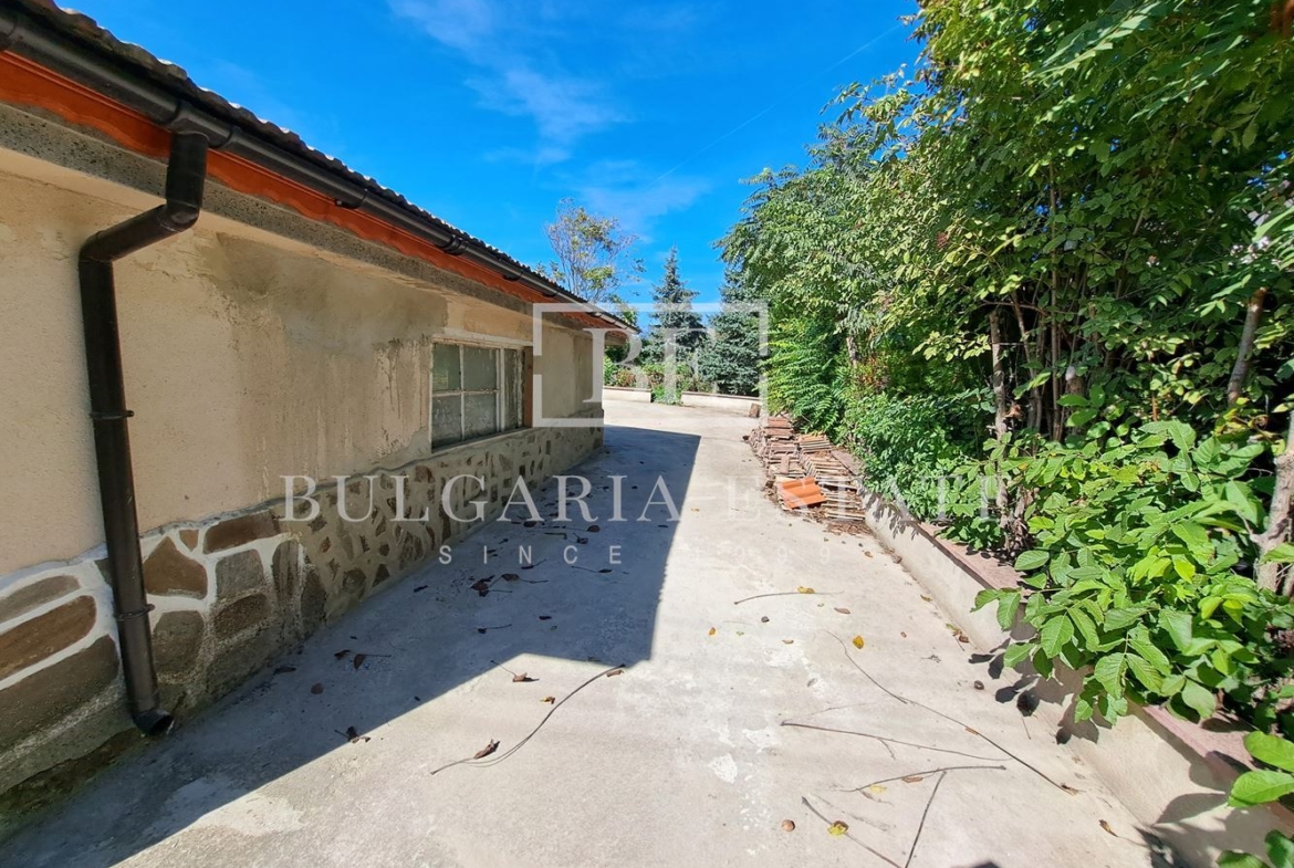 House in the village of Chernevo on two floors - 1100 sq.m. yard / 30 km from Varna - 0
