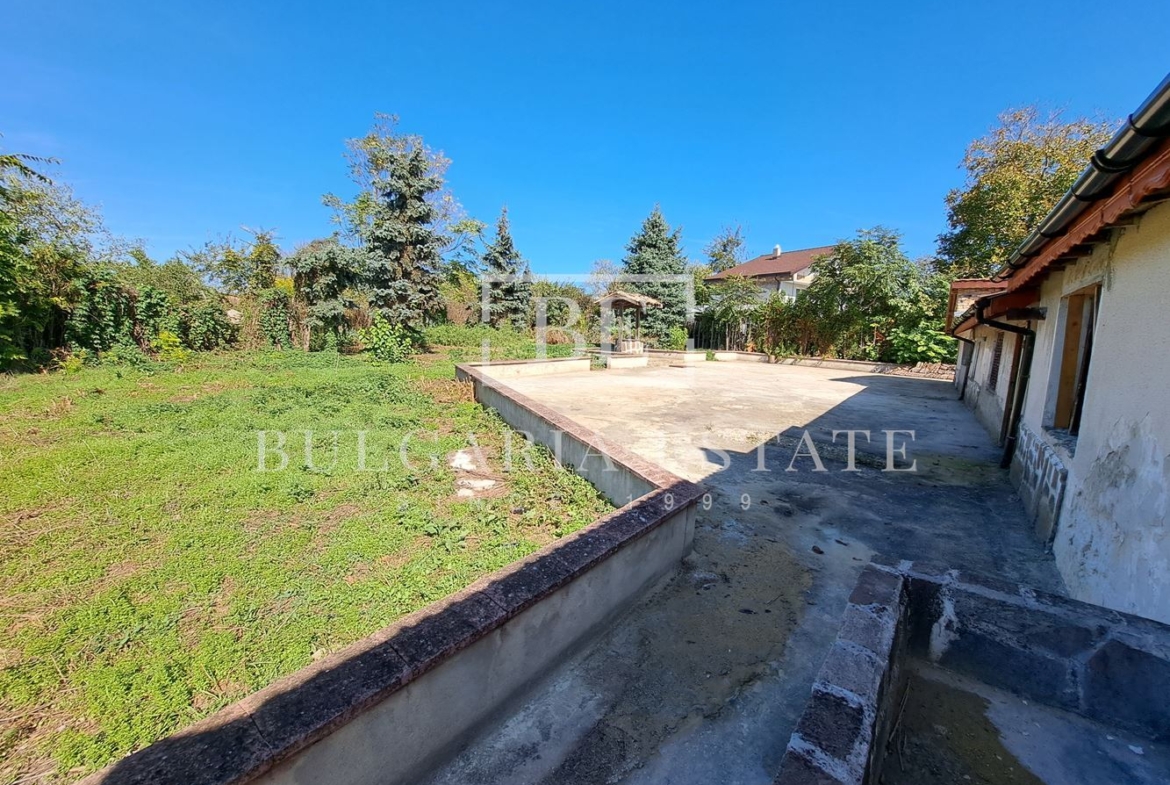 House in the village of Chernevo on two floors - 1100 sq.m. yard / 30 km from Varna - 0