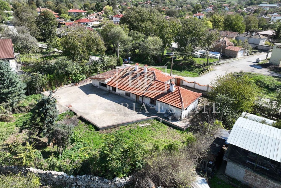 House in the village of Chernevo on two floors - 1100 sq.m. yard / 30 km from Varna - 0